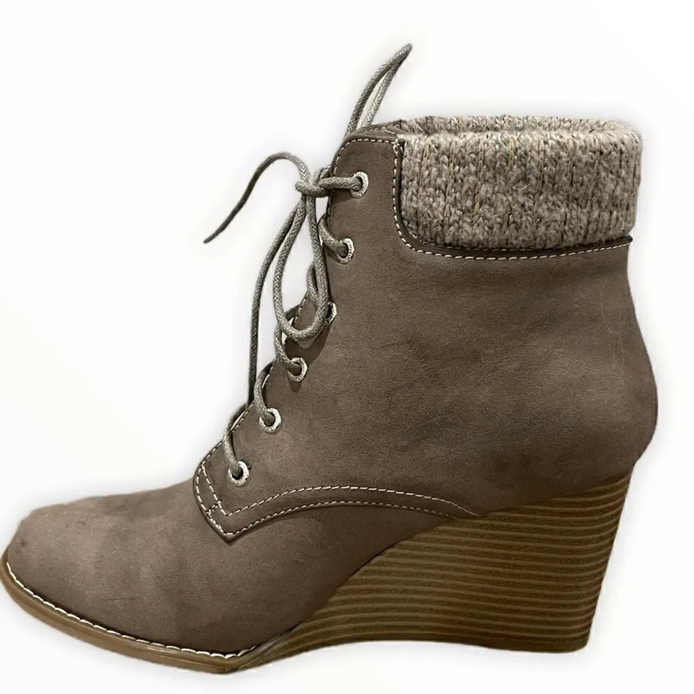 Nautica Korce Wedge Lace-Up Booties in Size 9.5
